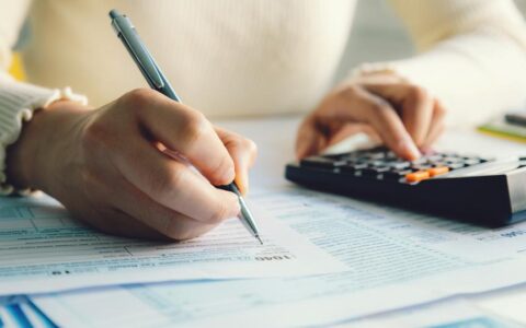 特朗普第二任期伊始：美股、黄金、比特币、原油等资产会怎么走？