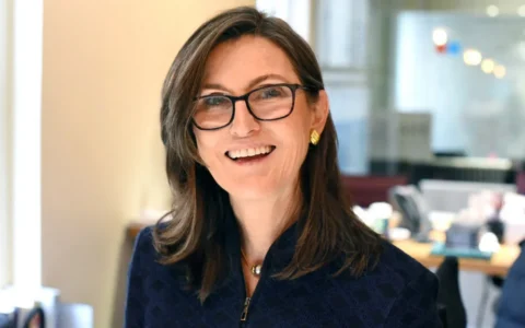 Cathie Wood出手加仓Nvidia、AMD与CRISPR：AI芯片与基因编辑背后的翻身机会？