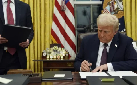 CNN: 特朗普签署全面行政措施,要求废除出生公民权