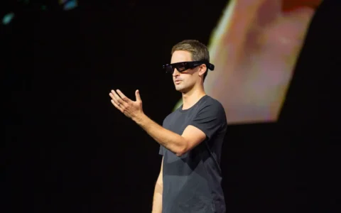 Snap 股价因利润和收入好于预期而飙升