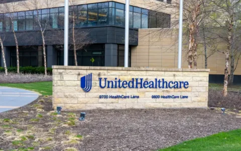 暴跌40%之后，UnitedHealth 还是值得投资吗？揭示这家医疗巨头的危机与机会