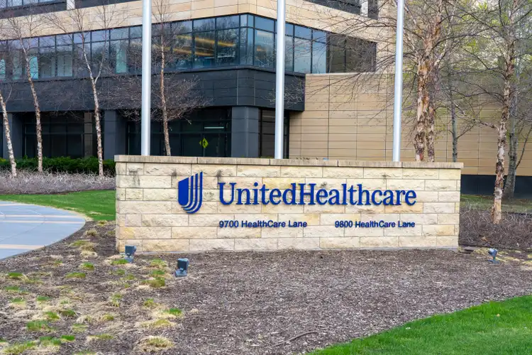 巨头失足：UnitedHealth财报爆雷引发市值大跌，长期价值仍存但信心动摇