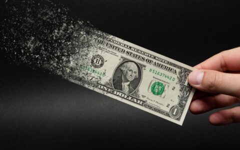 特朗普或提前解雇鲍威尔引发华尔街“罕见双杀”,美股与美元同步暴跌——市场是否已超卖?