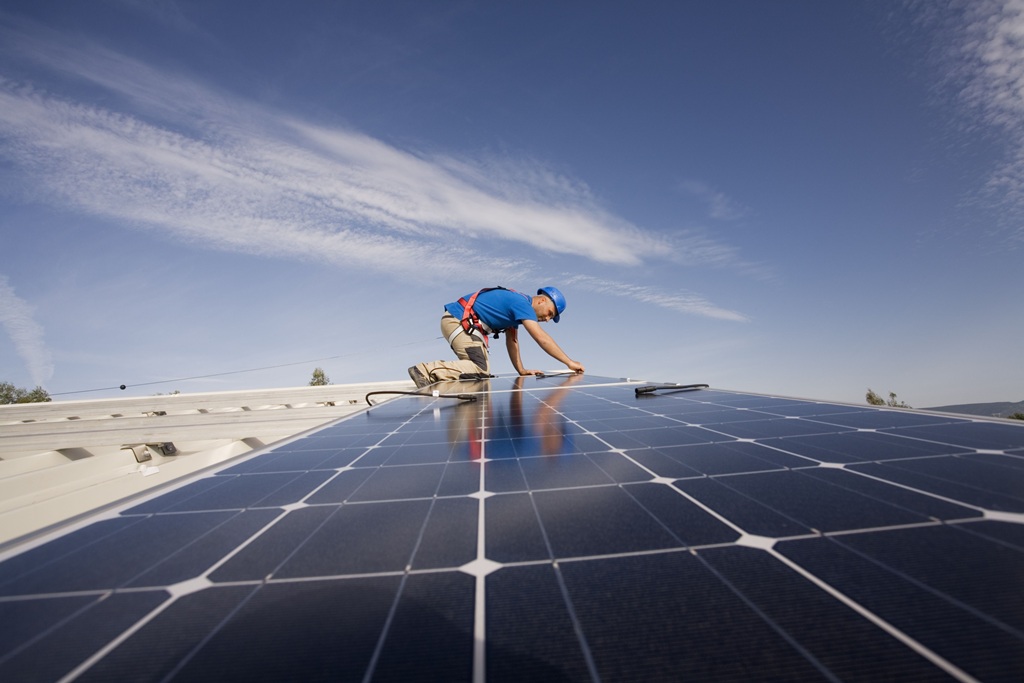 逆势突围，迎风而上：NextEra Energy如何在高利率时代筑起长期财富护城河？