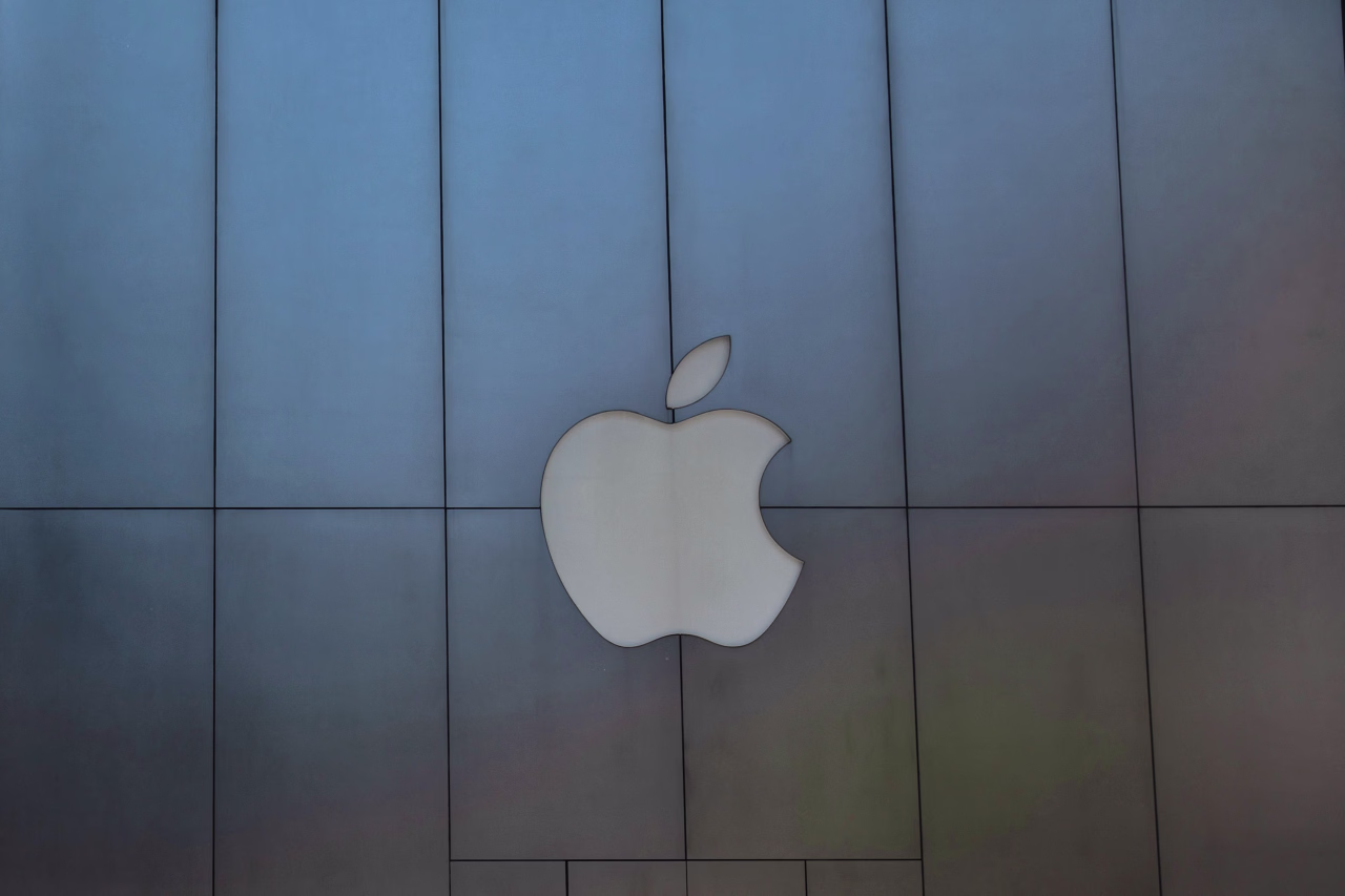 不止卖iPhone：苹果押注AI搜索与订阅服务，胜算几何？