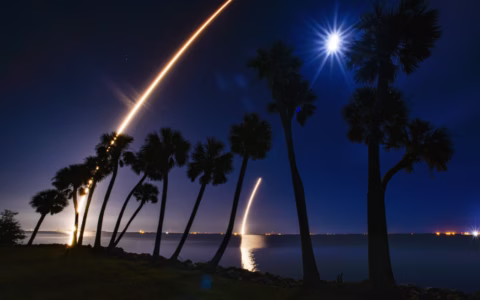 SpaceX 与 Blue Origin 决战新阶段：Elon Musk、Jeff Bezos 十年太空争霸全面升级