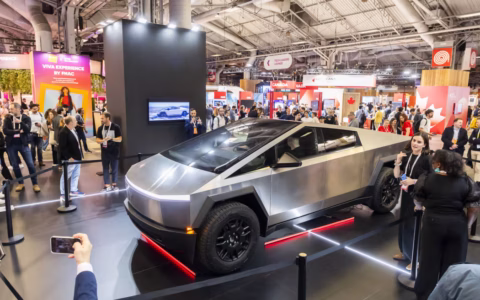 特斯拉暴涨23%，马斯克归位+Robotaxi上线，这波行情还撑得住吗？