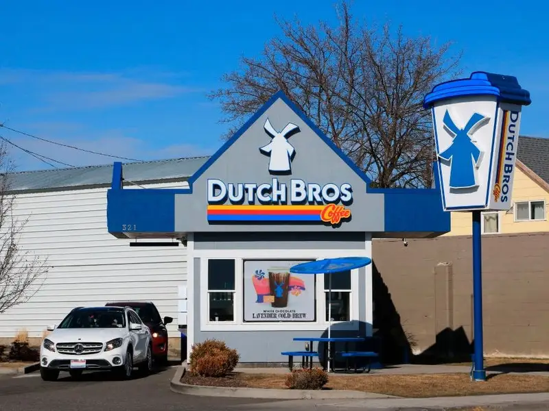 别被AI冲昏头：MercadoLibre 与 Dutch Bros 两大被忽视成长股或成美股下一轮大赢家