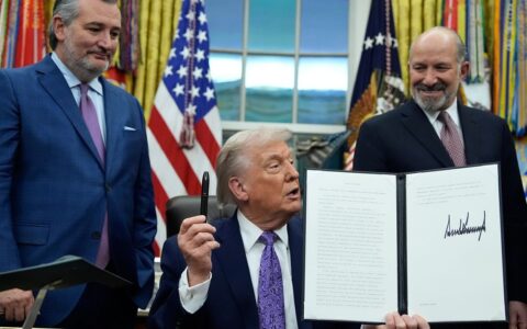 美国总统特朗普签署行政命令，阻止各州对人工智能（AI）法律施加影响